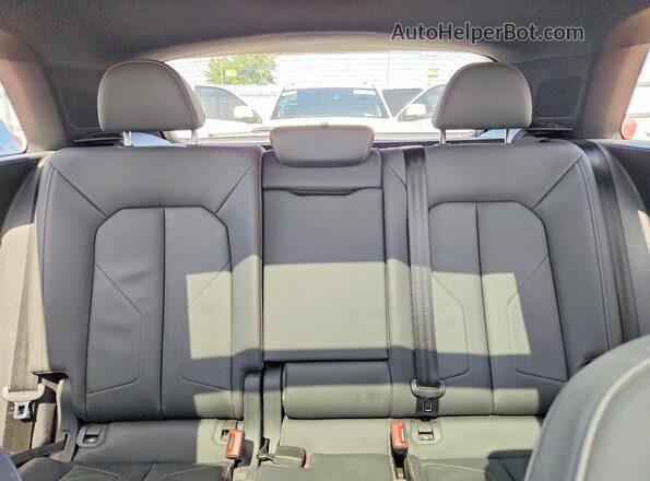 WA1EECF36L1038903 2020 AUDI Q3 Red Vista de los asientos traseros