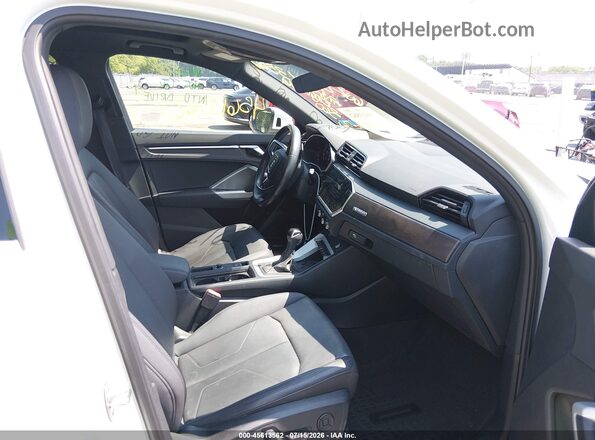WA1EECF36M1038241 2021 AUDI Q3 White Вид салону спереду