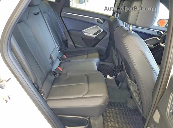 WA1EECF36R1047304 2024 AUDI Q3 White უკანა სალონის ხედი