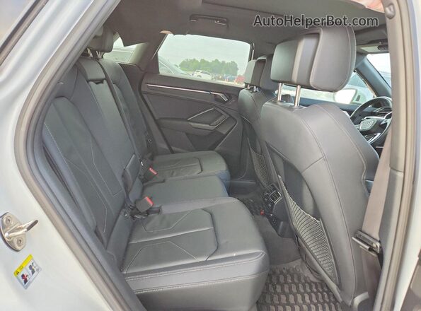 WA1EECF37P1106969 2023 AUDI Q3 White Հետևի նստատեղերի տեսք