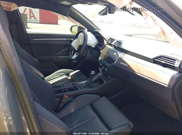 WA1EECF37R1114069 2024 AUDI Q3 Gray Front interior view
