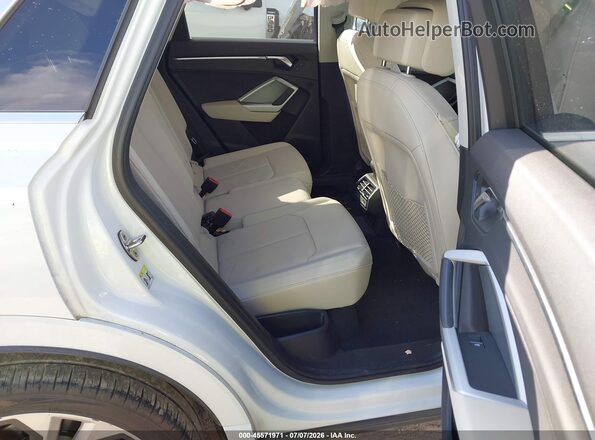 WA1EECF38L1119157 2020 AUDI Q3 White VIN sticker view