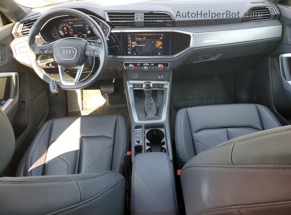 WA1EECF38M1152578 2021 AUDI Q3 Gray Widok deski rozdzielczej