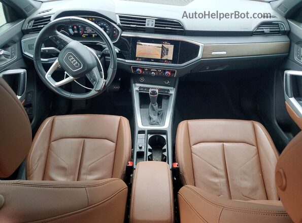 WA1EECF38N1092772 2022 AUDI Q3 Blue Vista del salpicadero