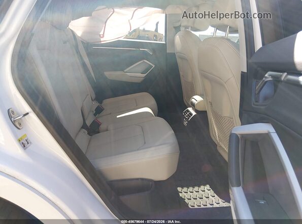 WA1EECF38R1037812 2024 AUDI Q3 White Widok naklejki z numerem VIN
