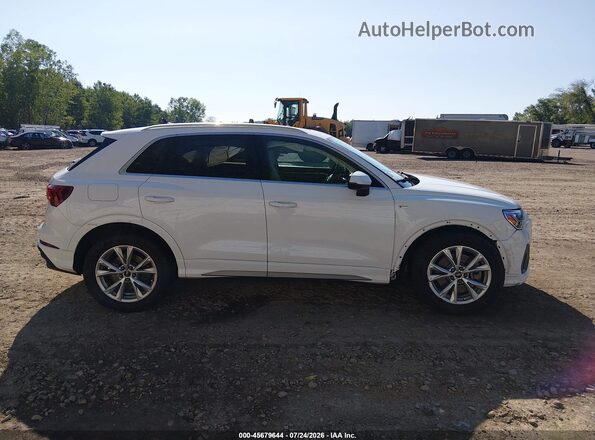 WA1EECF38R1037812 2024 AUDI Q3 White Widok wnętrza z tyłu