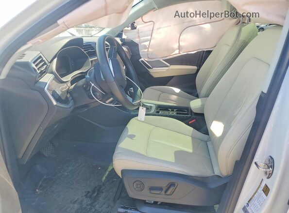 WA1EECF39M1148555 2021 AUDI Q3 White Vista interior delantera