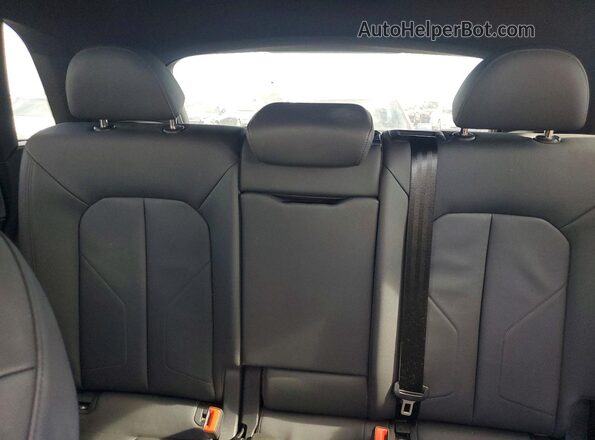 WA1EECF39M1156865 2021 AUDI Q3 Black Widok tylnych siedzeń