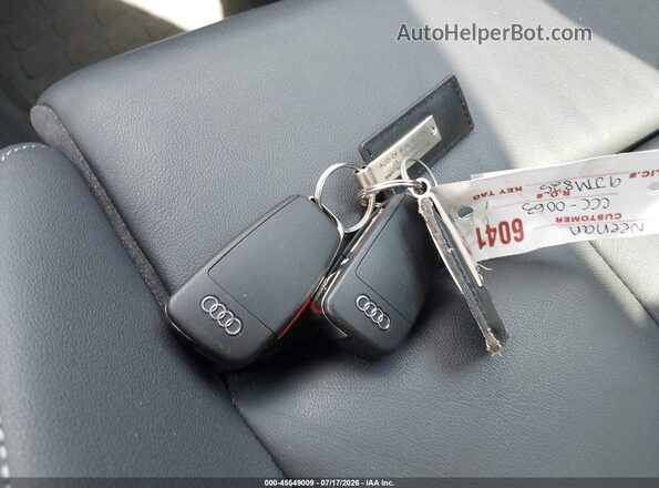 WA1EECF39N1052877 2022 AUDI Q3 Gray Dashboard view