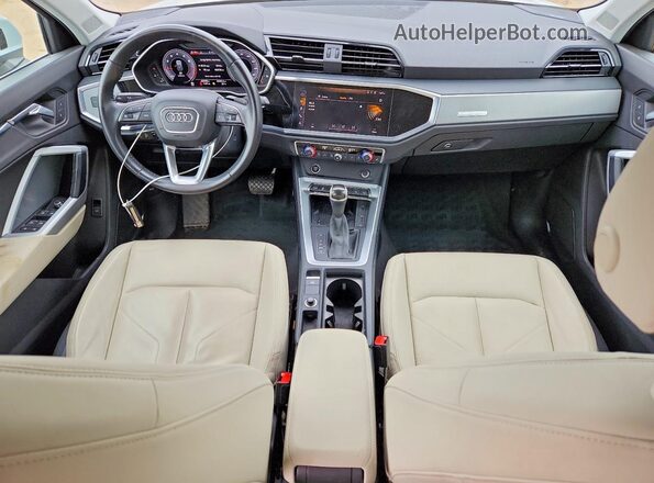 WA1EECF3XM1002519 2021 AUDI Q3 White Առջևի վահանակի տեսք