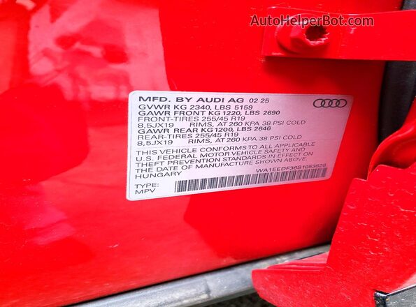 WA1EEDF36S1053826 2025 AUDI Q3 Red Widok komory silnika