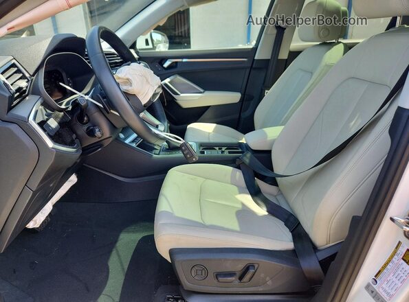 WA1EEDF38R1077961 2024 AUDI Q3 White Vista interior delantera
