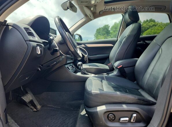 WA1EFCFS1GR009532 2016 AUDI Q3 Black Front interior view