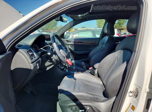 WA1EFCFS1GR010213 2016 AUDI Q3 White Widok wnętrza z przodu