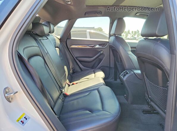 WA1EFCFS1GR010213 2016 AUDI Q3 White Widok tylnych siedzeń