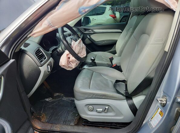 WA1EFCFS1GR012835 2016 AUDI Q3 Silver Вид салону спереду