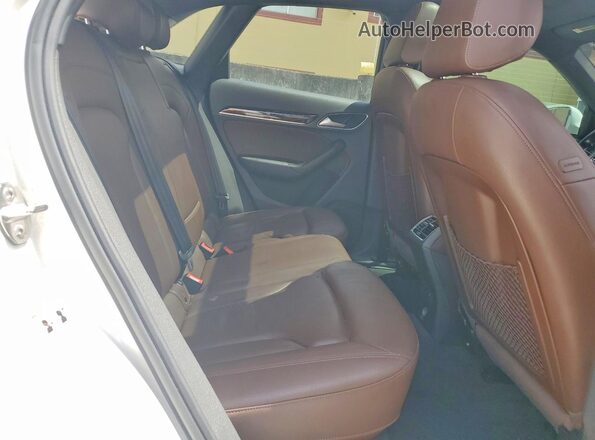 WA1EFCFS8GR022262 2016 AUDI Q3 White უკანა სავარძლების ხედი
