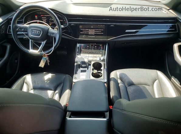 WA1EVAF15MD001148 2021 AUDI Q8 White Widok deski rozdzielczej