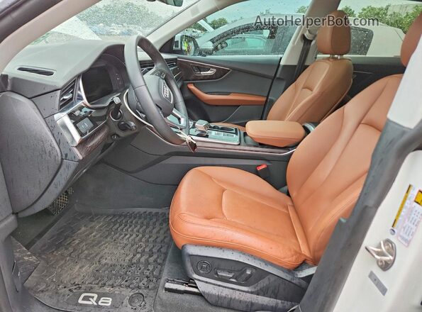 WA1EVBF11ND033652 2022 AUDI Q8 White Вид салону спереду