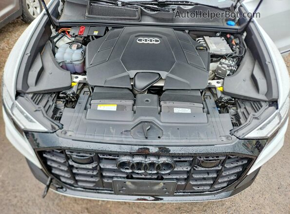 WA1EVBF11ND033652 2022 AUDI Q8 White Вид підкапотного простору