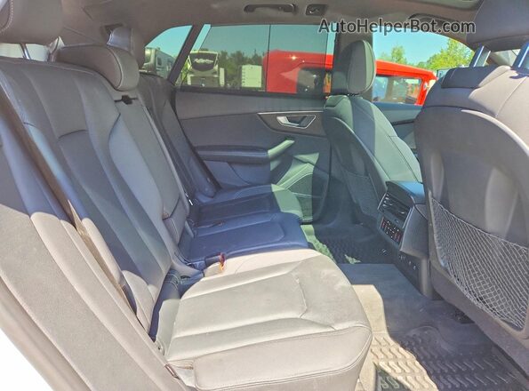 WA1EVBF1XND008023 2022 AUDI Q8 White უკანა სავარძლების ხედი