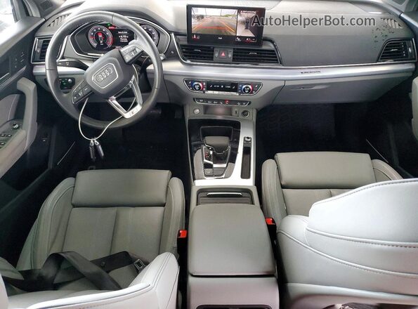 WA1FAAFY7R2011096 2024 AUDI Q5 Green Вид панелі приладів