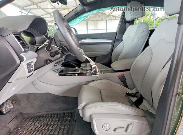 WA1FAAFY7R2011096 2024 AUDI Q5 Green Вид салону спереду