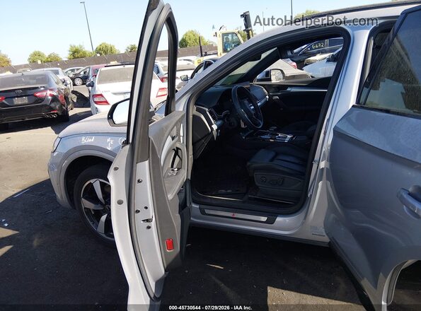 WA1FAAFYXR2091512 2024 AUDI Q5 Silver წინა სალონის ხედი
