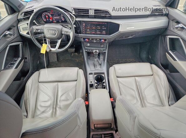 WA1FECF36L1038694 2020 AUDI Q3 Blue Vista del salpicadero