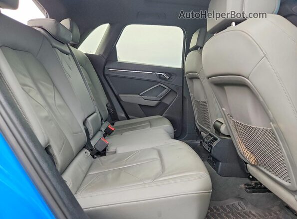 WA1FECF36L1038694 2020 AUDI Q3 Blue Vista interior trasera