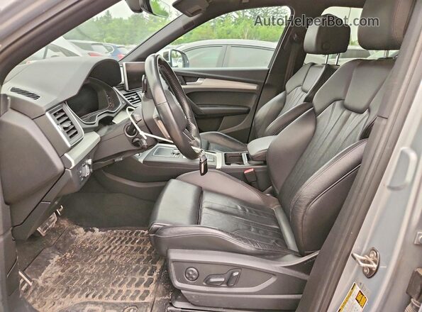 WA1FNAFY2J2118128 2018 AUDI Q5 Серебряный Вид салона спереди