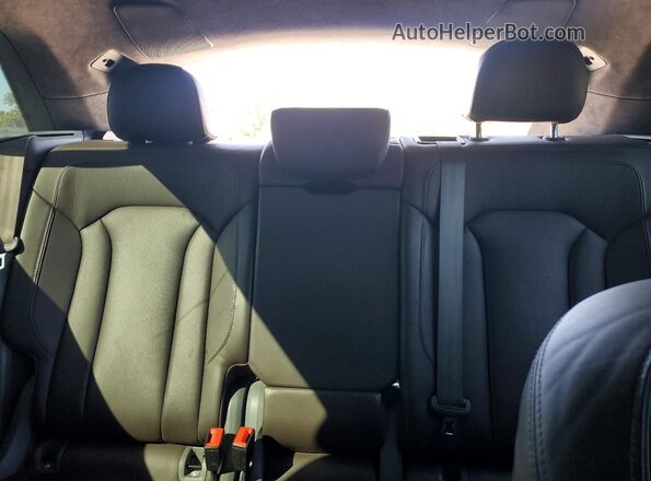 WA1FVAF18KD019872 2019 AUDI Q8 Blue Вид задніх сидінь
