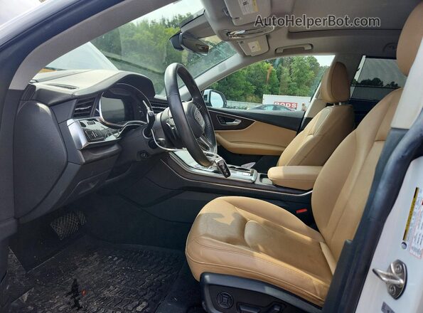 WA1FVAF18MD007014 2021 AUDI Q8 White Vista interior delantera