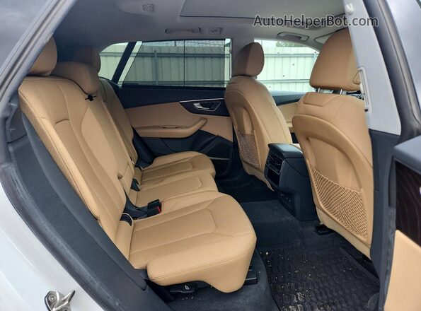 WA1FVAF18MD007014 2021 AUDI Q8 White Vista interior trasera