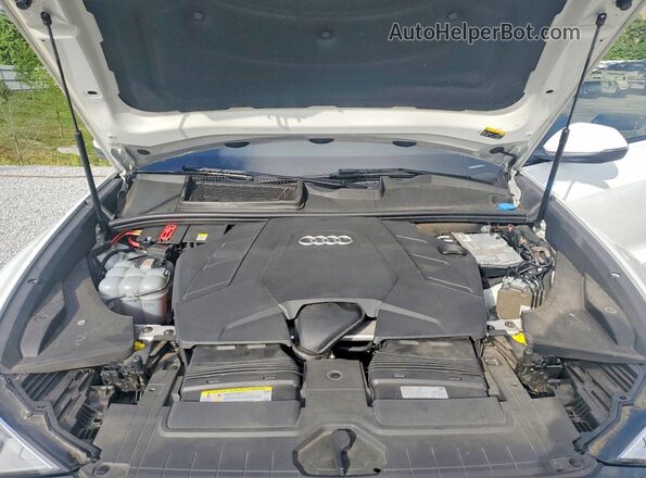 WA1FVAF19KD036051 2019 AUDI Q8 White Вид підкапотного простору
