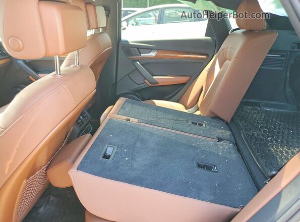 WA1GAAFY1P2006042 2023 AUDI Q5 Gray Vista interior trasera