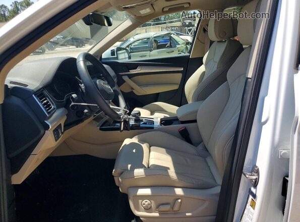 WA1GAAFY1R2046883 2024 AUDI Q5 White Front interior view