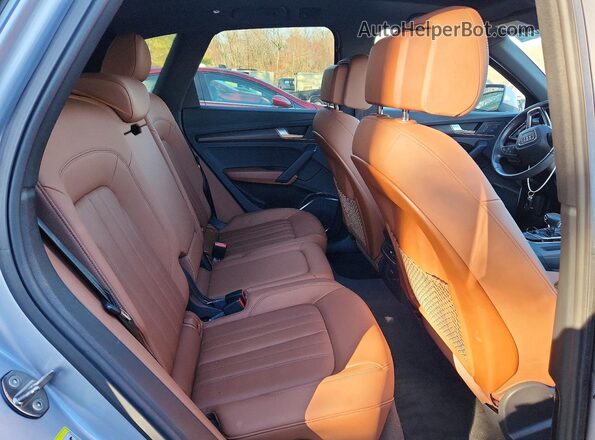 WA1GAAFY5N2080545 2022 AUDI Q5 Silver Rear interior view
