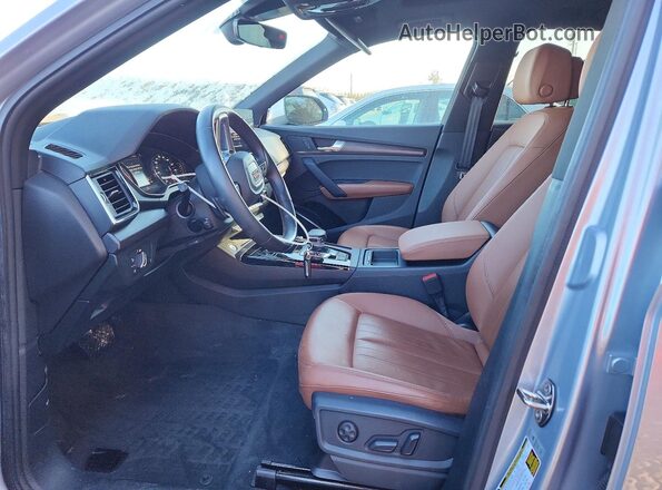 WA1GAAFY5N2080545 2022 AUDI Q5 Silver Front interior view