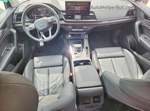 WA1GAAFY8R2005845 2024 AUDI Q5 Black Dashboard view