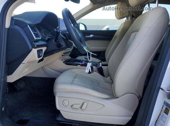 WA1GAAFYXP2103949 2023 AUDI Q5 Белый Вид салона спереди