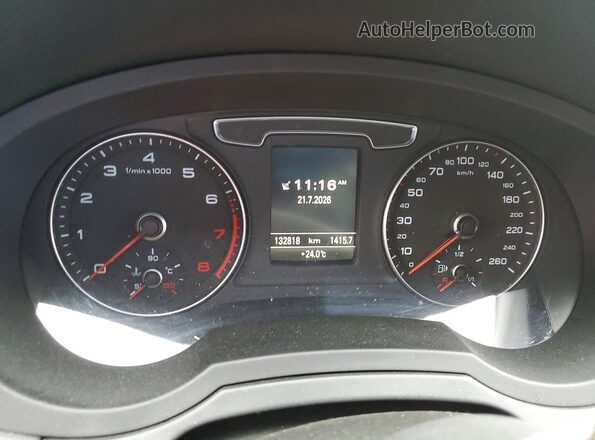 WA1GCCFS0JR030638 2018 AUDI Q3 White ხელსაწყოთა პანელის ხედი