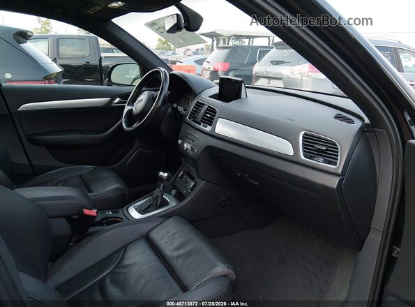 WA1GCCFS8HR004864 2017 AUDI Q3 Black Front interior view