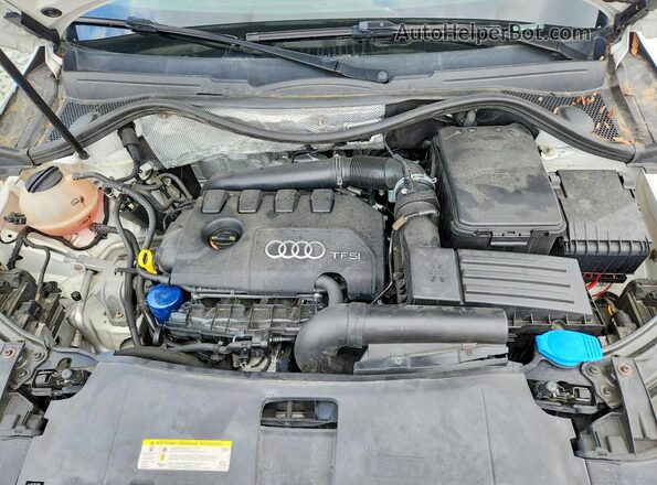 WA1GFCFS0GR022751 2016 AUDI Q3 White Widok wnętrza z tyłu