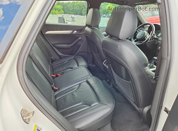 WA1GFCFS0GR022751 2016 AUDI Q3 White Widok tylnych siedzeń