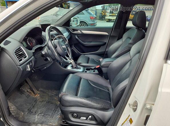 WA1GFCFS0GR022751 2016 AUDI Q3 White Widok wnętrza z przodu