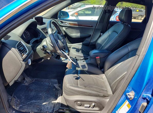 WA1GFCFS4GR010585 2016 AUDI Q3 Blue Front interior view