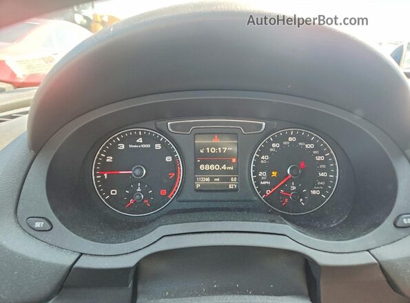 WA1HCCFS2JR005664 2018 AUDI Q3 White ხელსაწყოთა პანელის ხედი