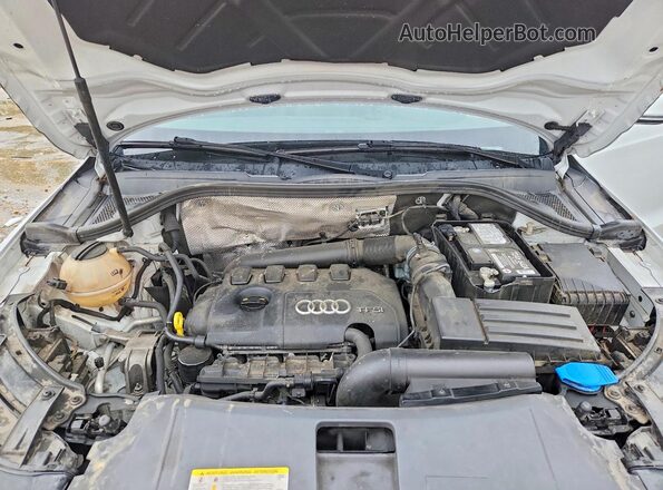 WA1HCCFS2JR005664 2018 AUDI Q3 White ძრავის განყოფილების ხედი