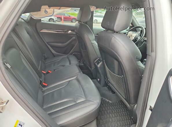 WA1HCCFS2JR005664 2018 AUDI Q3 White უკანა სალონის ხედი
